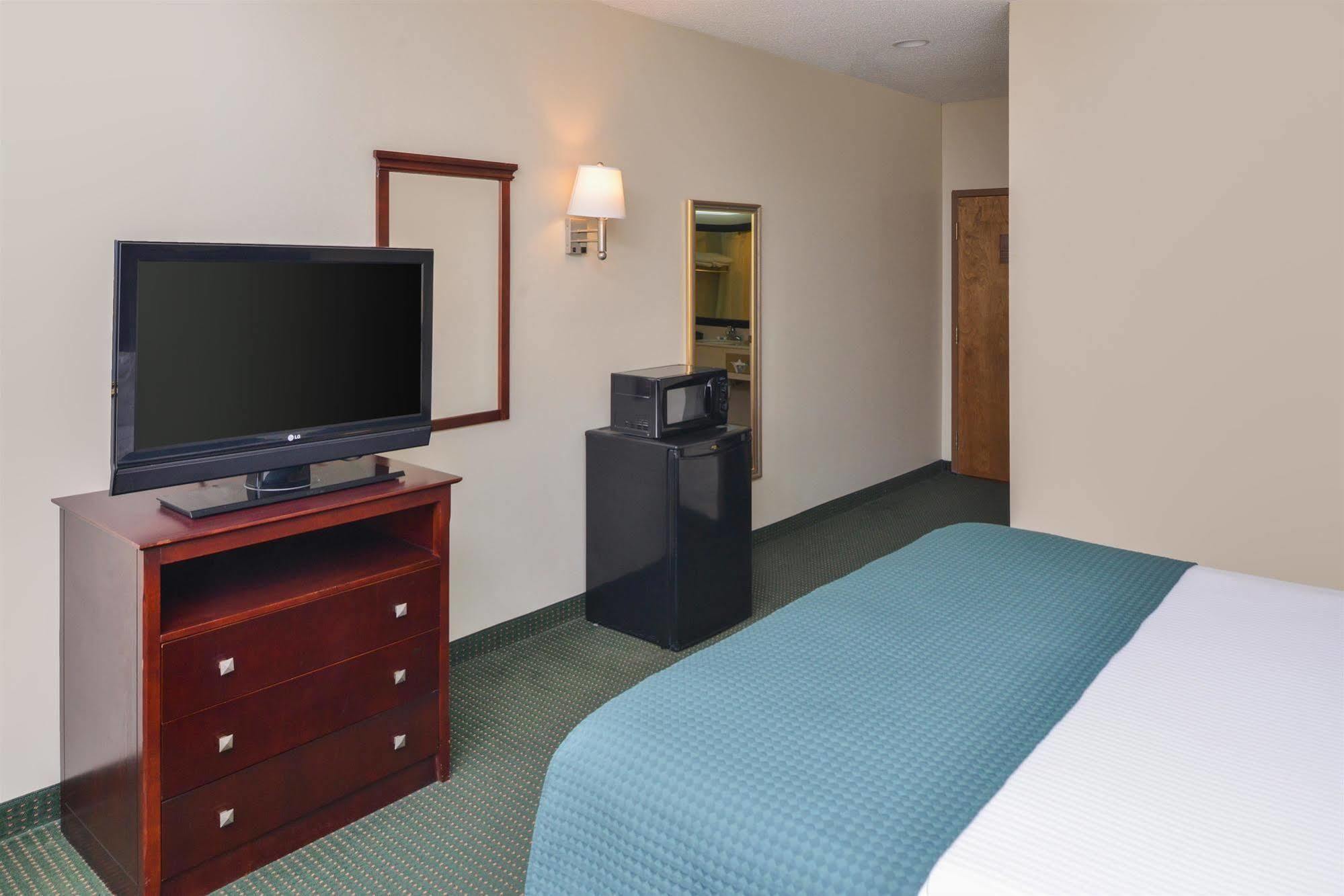 Americas Best Value Inn Wiggins Exterior photo