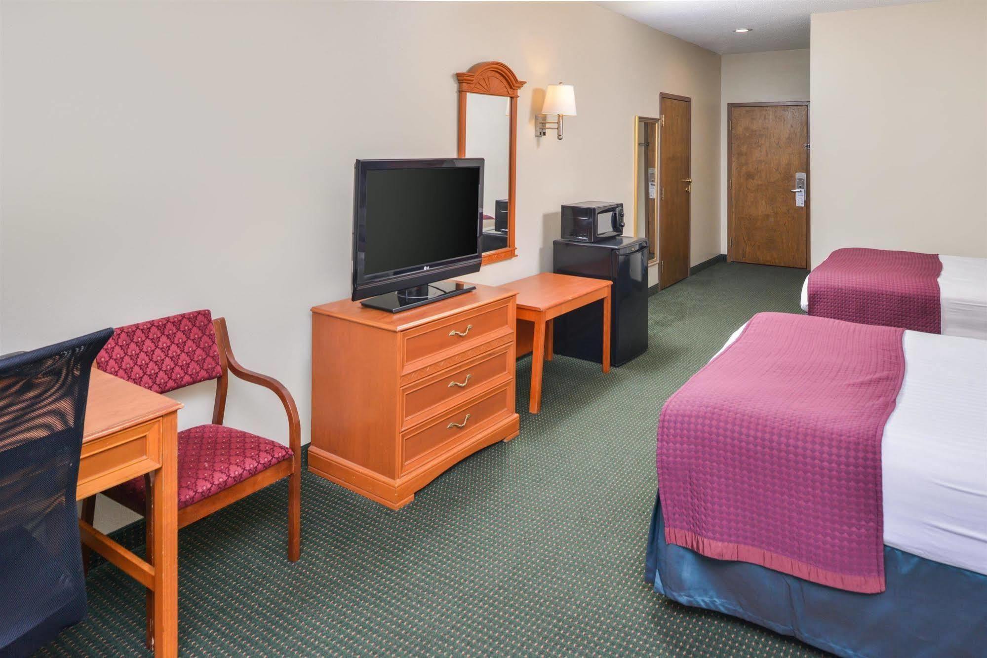 Americas Best Value Inn Wiggins Exterior photo