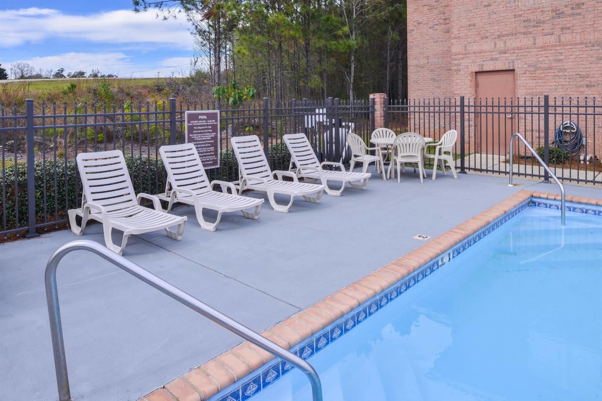 Americas Best Value Inn Wiggins Exterior photo