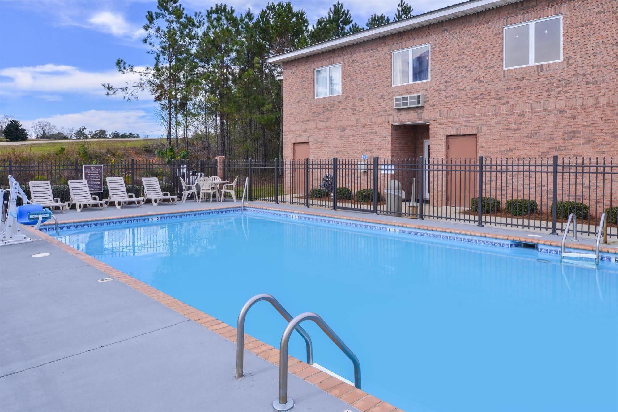 Americas Best Value Inn Wiggins Exterior photo